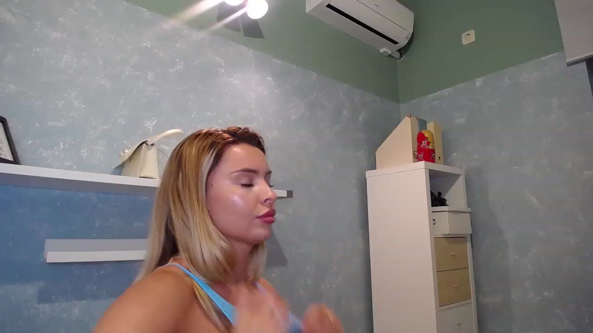 Gallery image thumbnail from EmilyLax's myfreecams stream on, 08/13/2023, 20:31 image 17 of 20