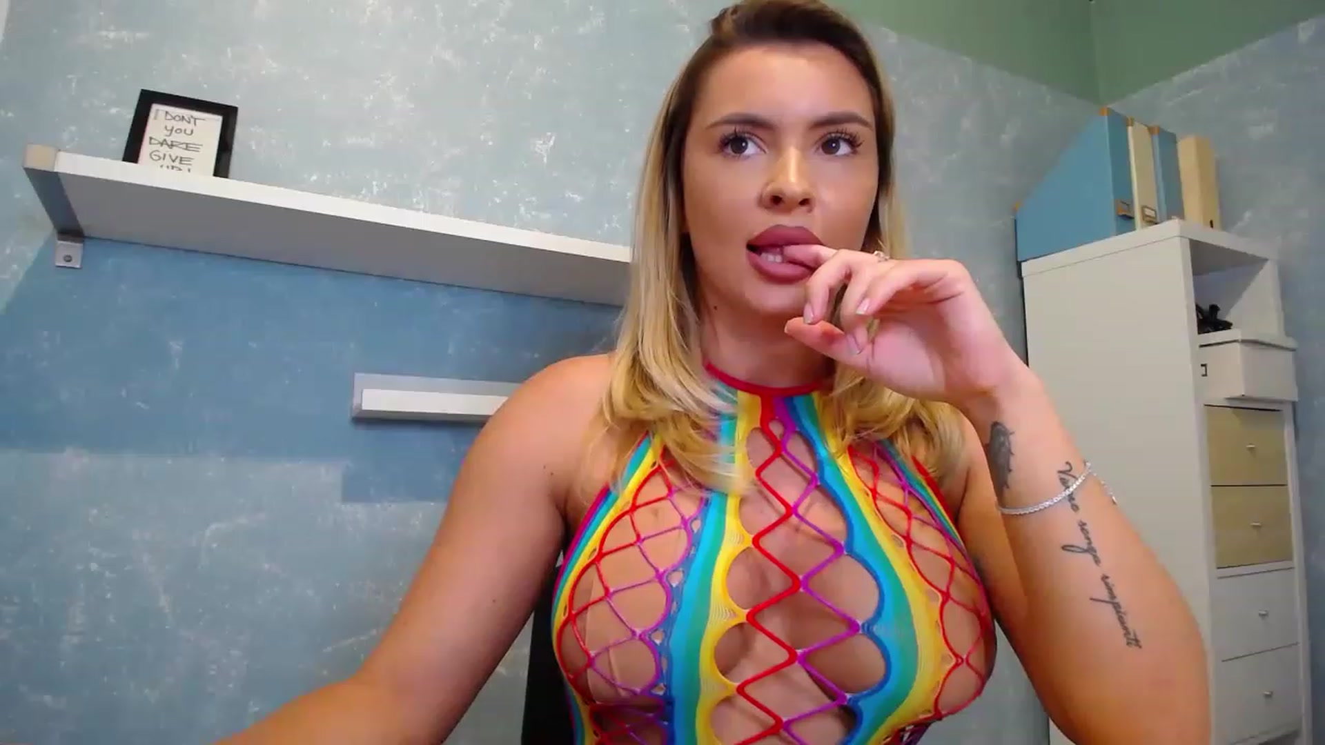 Gallery image thumbnail from EmilyLax's myfreecams stream on, 08/21/2023, 18:17 image 14 of 20