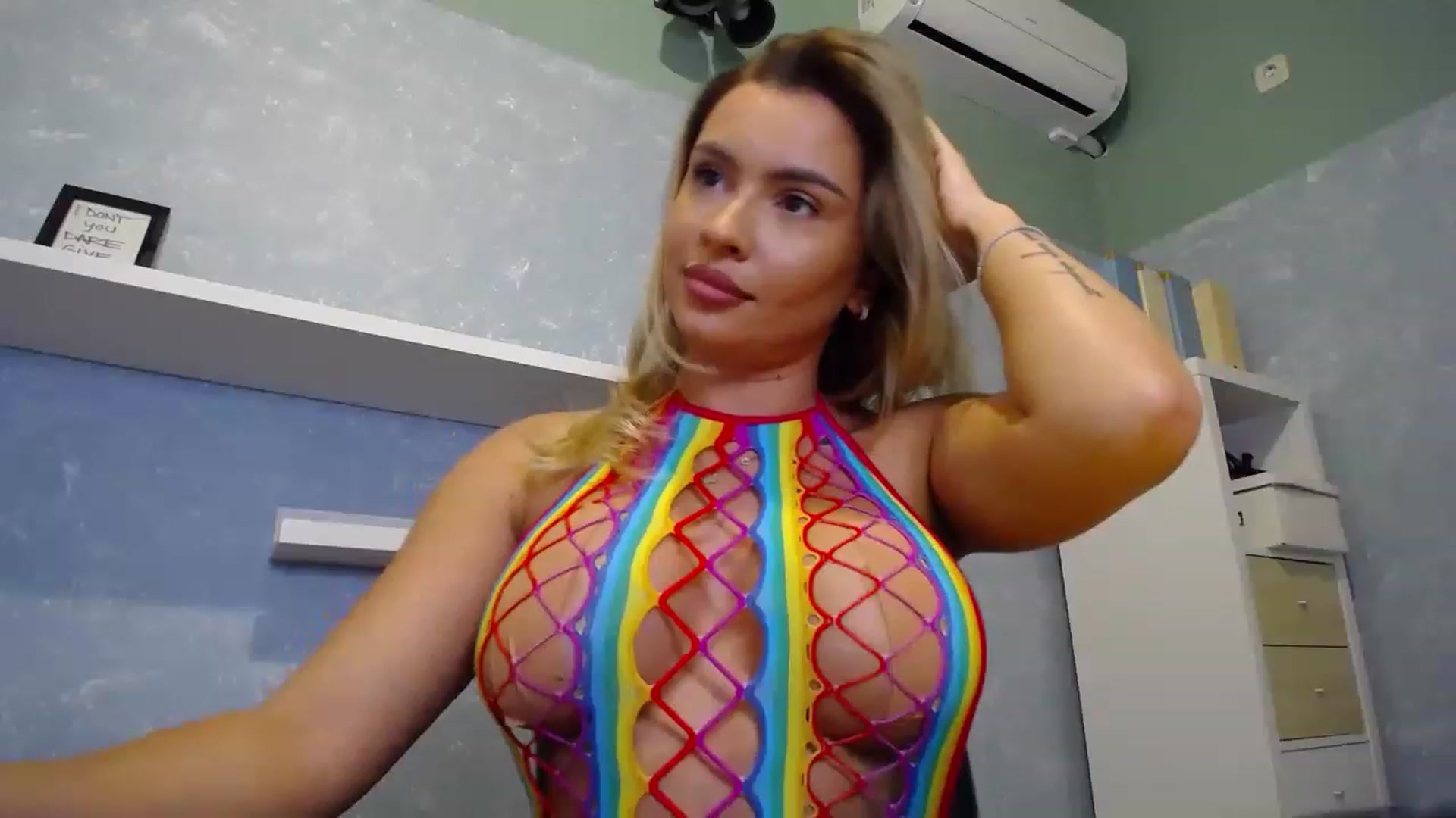 Gallery image thumbnail from EmilyLax's myfreecams stream on, 08/21/2023, 18:17 image 8 of 20