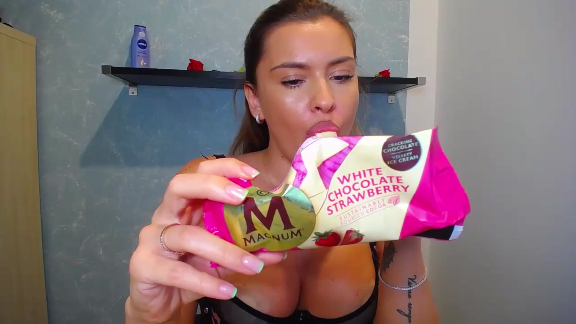 Gallery image thumbnail from EmilyLax's myfreecams stream on, 08/24/2023, 21:05 image 11 of 20