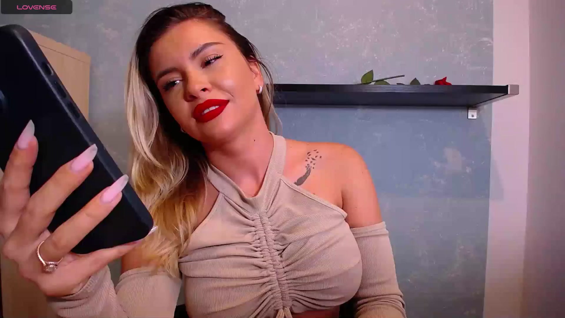 Gallery image thumbnail from EmilyLax's myfreecams stream on, 09/14/2023, 19:38 image 6 of 20