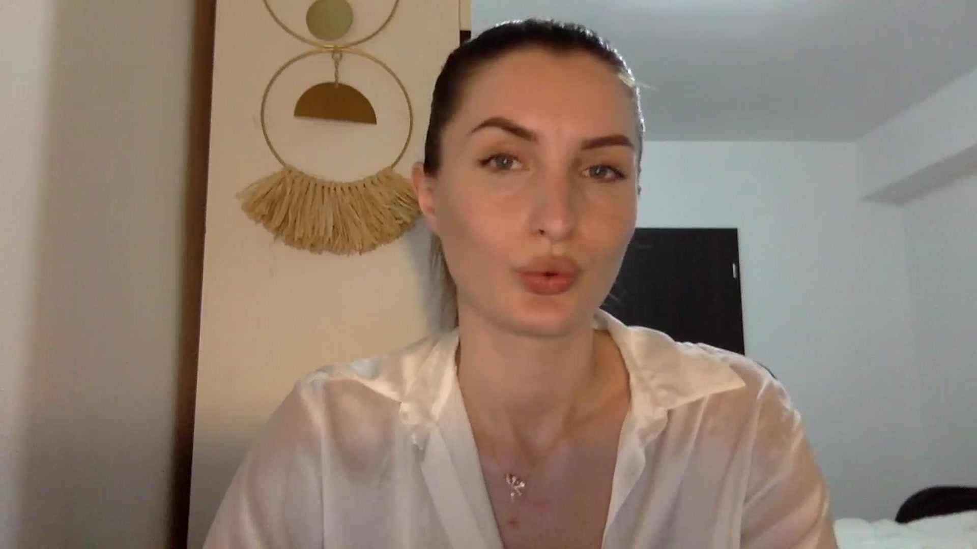 Gallery image thumbnail from EmilyNParis's myfreecams stream on, 05/03/2024, 20:33 image 16 of 20