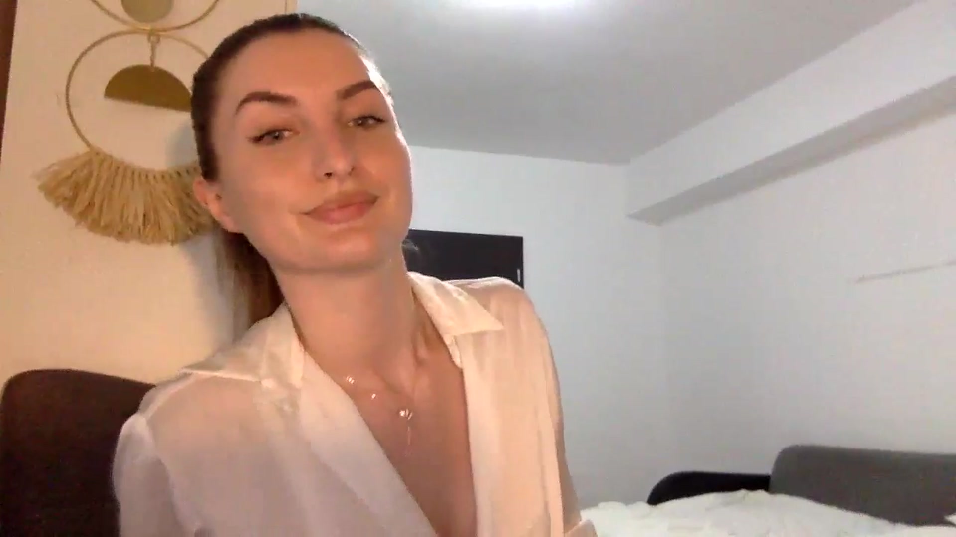 Gallery image thumbnail from EmilyNParis's myfreecams stream on, 05/03/2024, 20:51 image 2 of 20