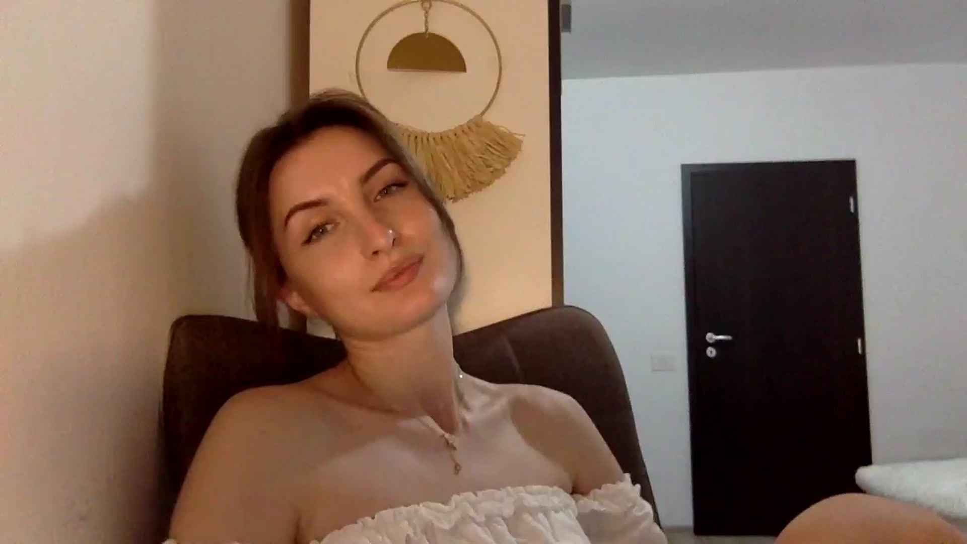 Gallery image thumbnail from EmilyNParis's myfreecams stream on, 05/04/2024, 23:01 image 16 of 20