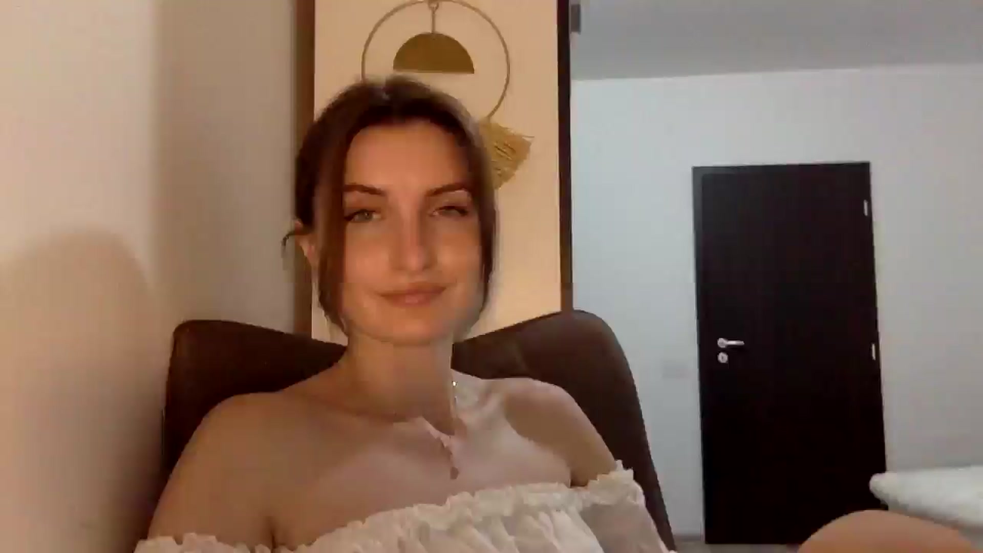 Gallery image thumbnail from EmilyNParis's myfreecams stream on, 05/04/2024, 23:01 image 15 of 20