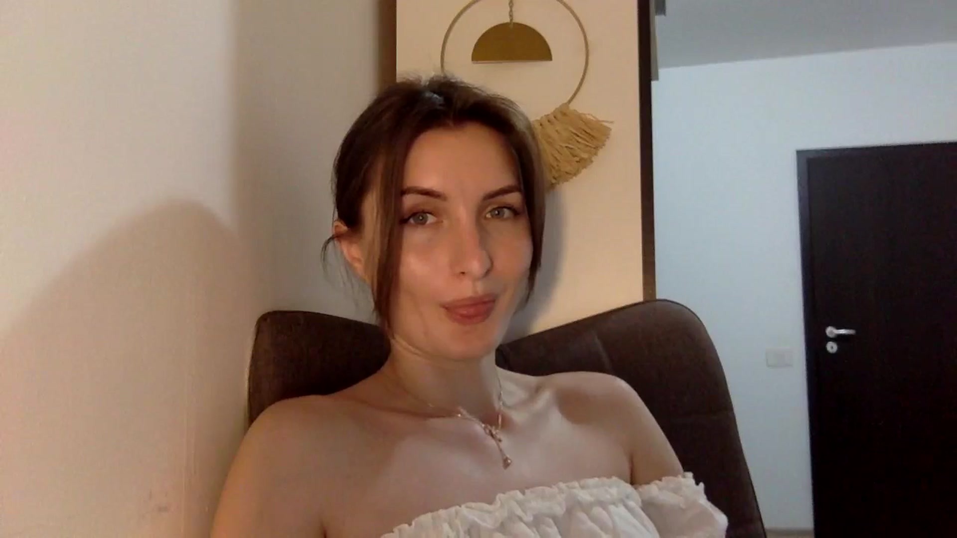 Gallery image thumbnail from EmilyNParis's myfreecams stream on, 05/04/2024, 23:23 image 4 of 20