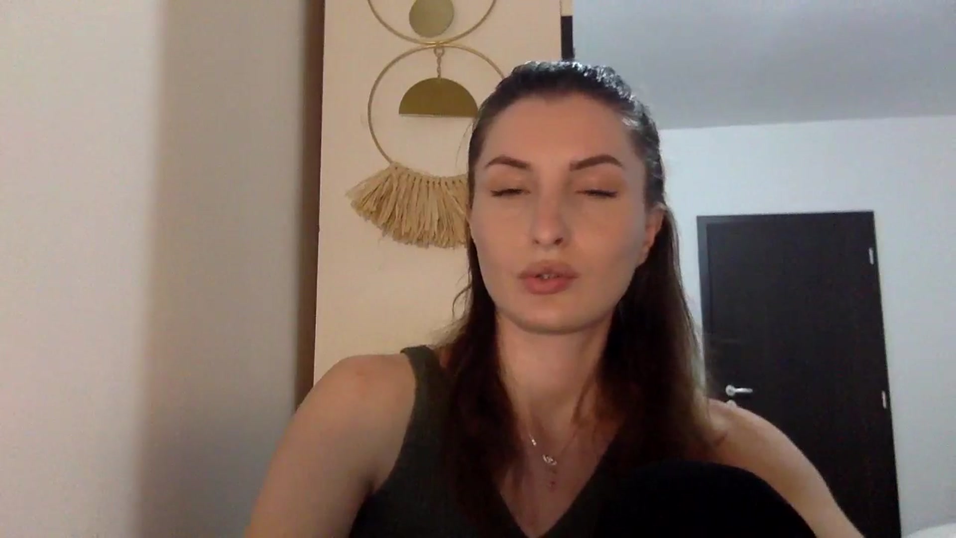 Gallery image thumbnail from EmilyNParis's myfreecams stream on, 05/16/2024, 20:31 image 5 of 20