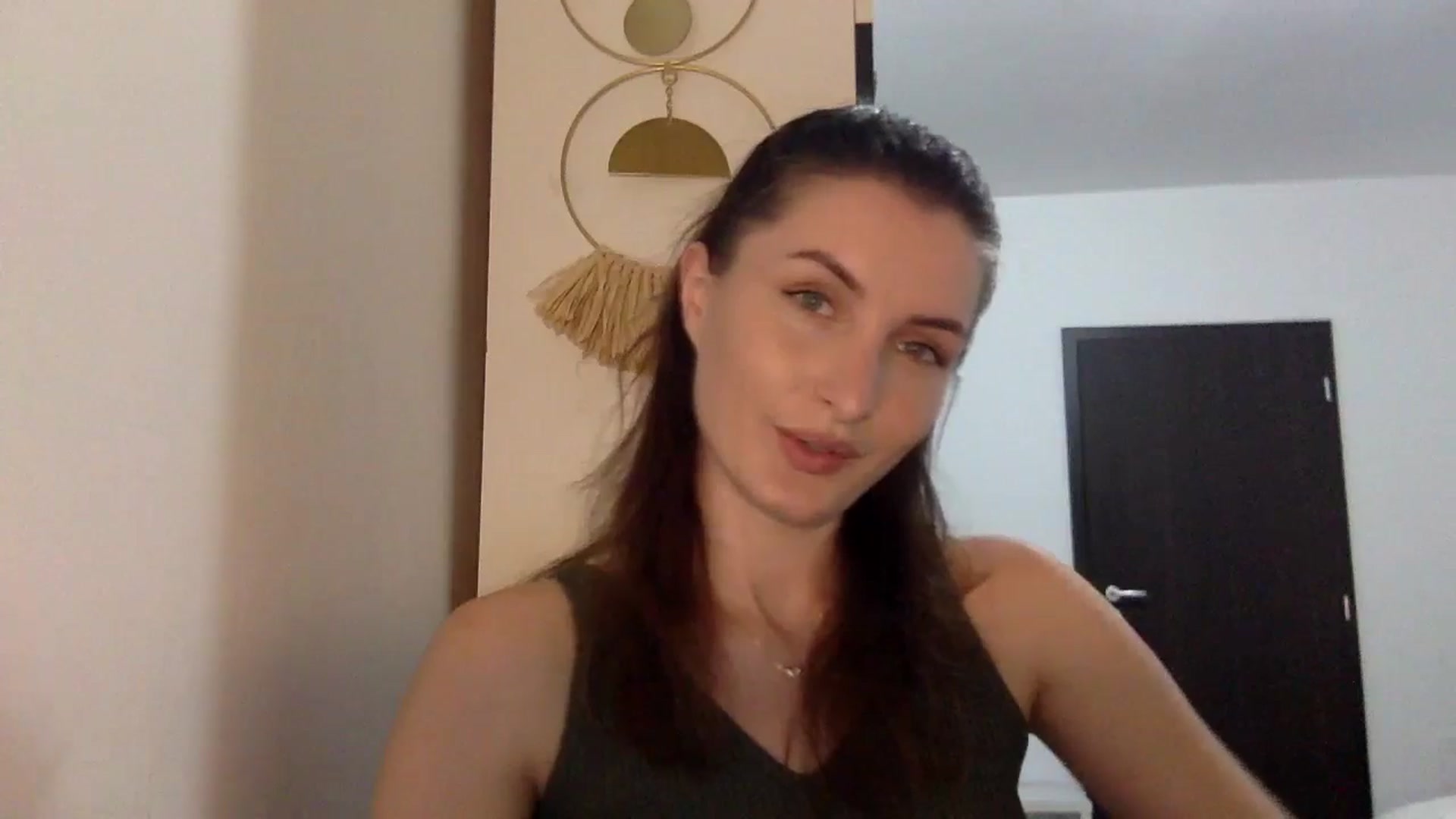Gallery image thumbnail from EmilyNParis's myfreecams stream on, 05/16/2024, 20:31 image 2 of 20