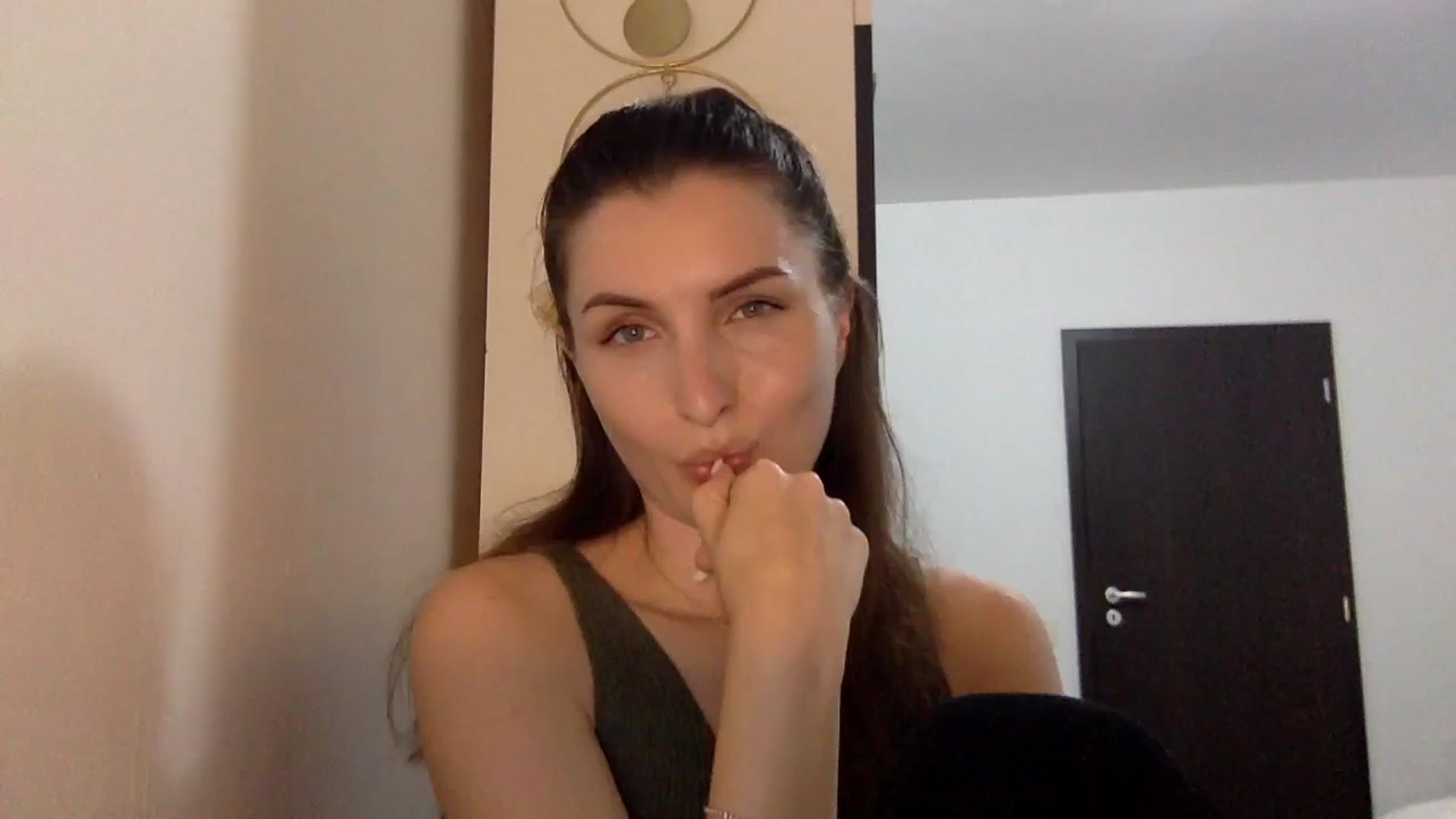 Gallery image thumbnail from EmilyNParis's myfreecams stream on, 05/16/2024, 20:31 image 12 of 20