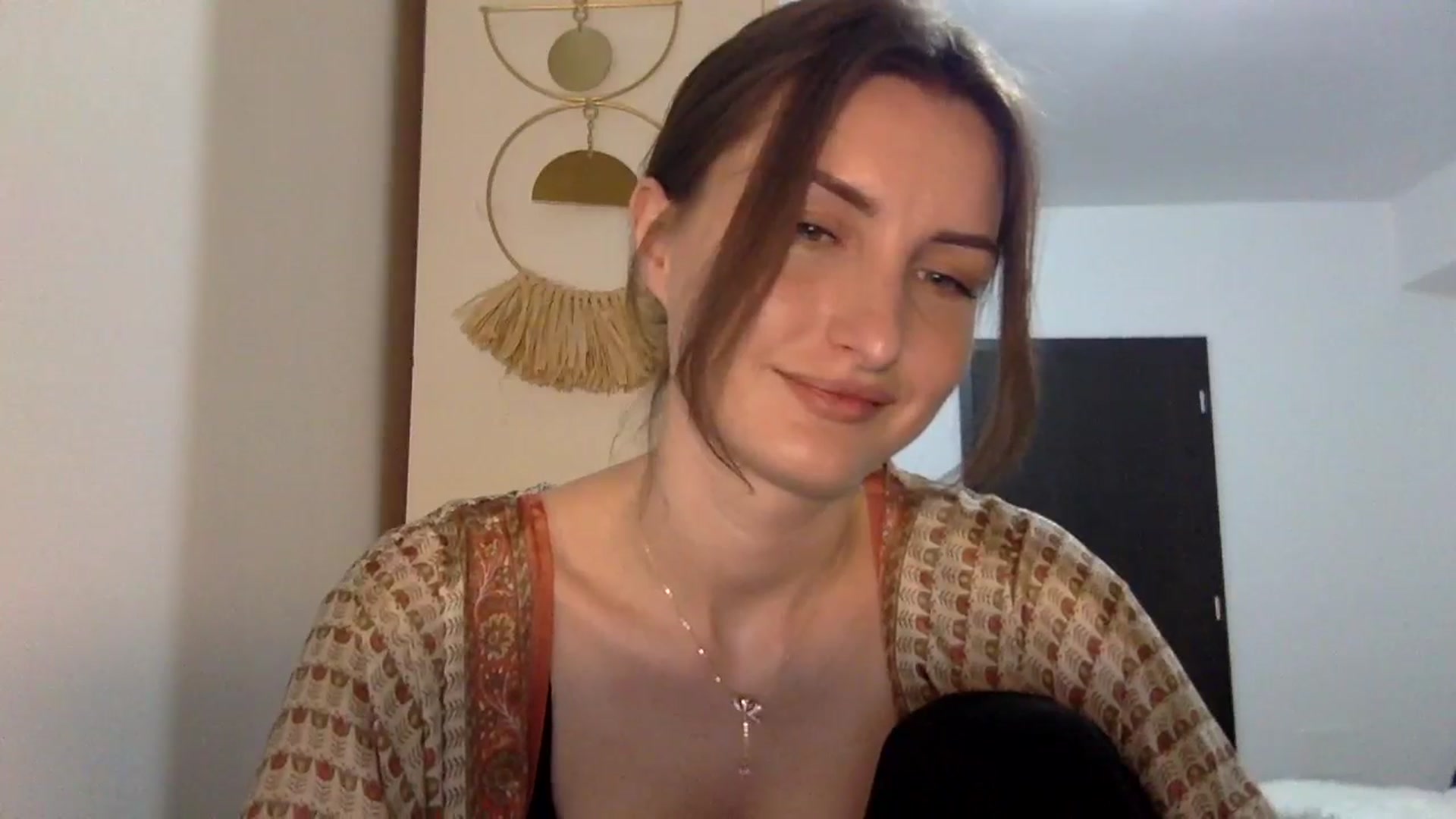 Gallery image thumbnail from EmilyNParis's myfreecams stream on, 05/18/2024, 19:53 image 4 of 20