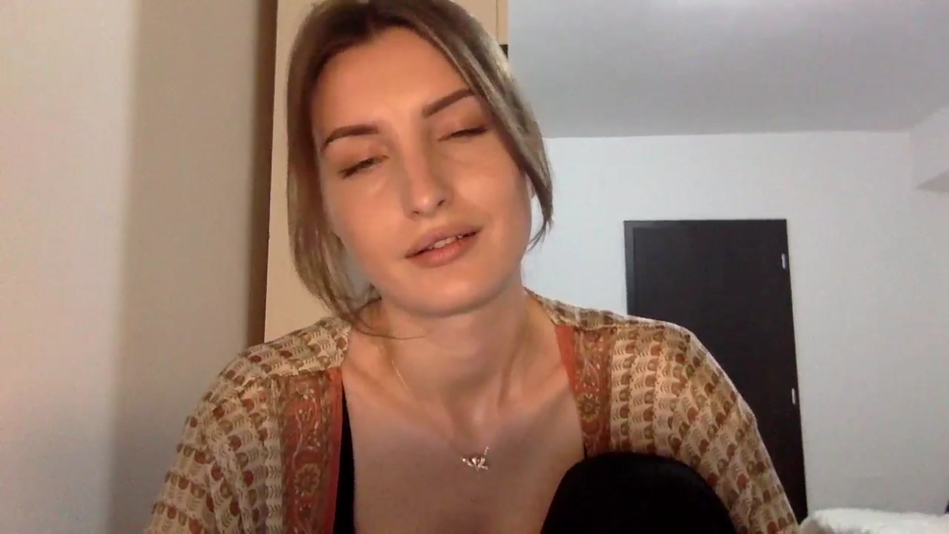 Gallery image thumbnail from EmilyNParis's myfreecams stream on, 05/18/2024, 19:53 image 8 of 20
