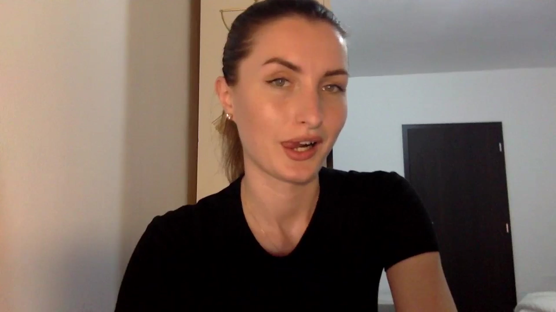 Gallery image thumbnail from EmilyNParis's myfreecams stream on, 05/26/2024, 21:04 image 2 of 20