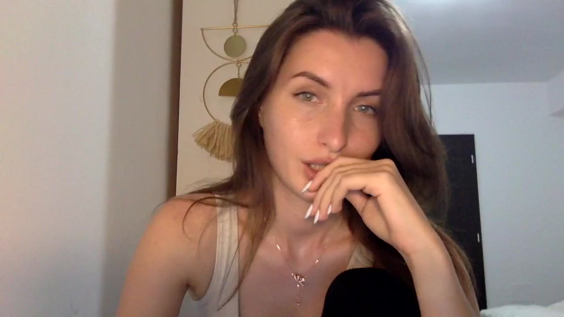 Gallery image thumbnail from EmilyNParis's myfreecams stream on, 05/27/2024, 20:24 image 18 of 20