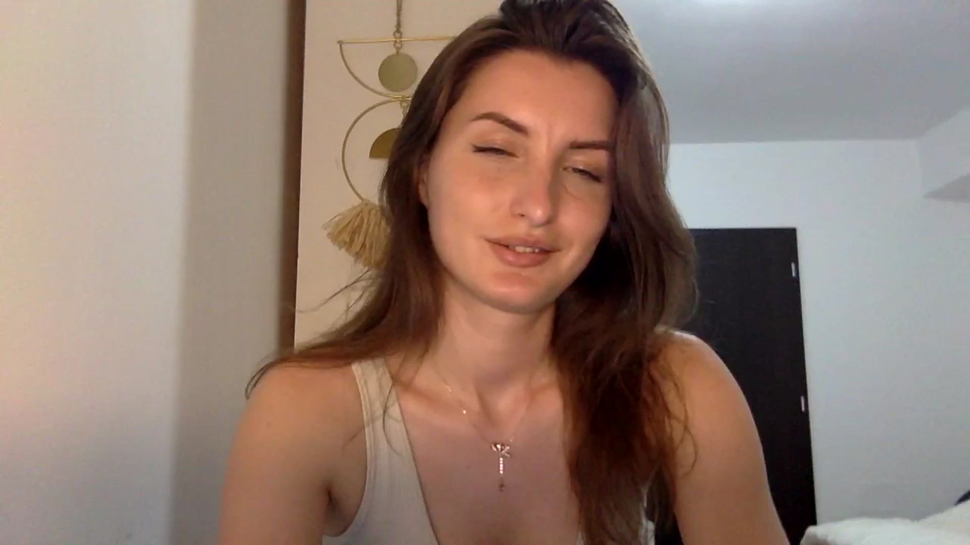 Gallery image thumbnail from EmilyNParis's myfreecams stream on, 05/27/2024, 20:44 image 17 of 20