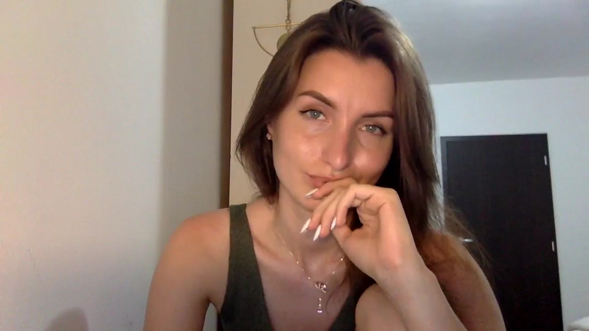 Gallery image thumbnail from EmilyNParis's myfreecams stream on, 06/02/2024, 19:34 image 16 of 20