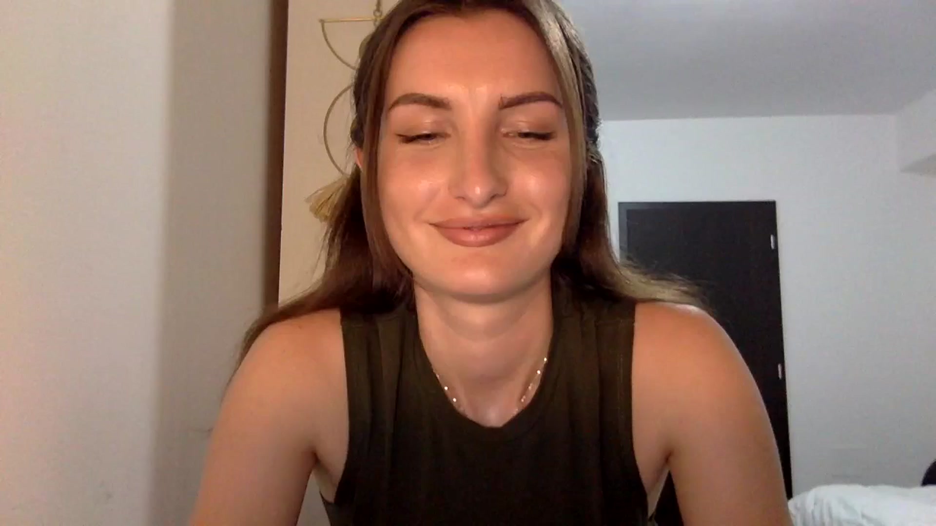 Gallery image thumbnail from EmilyNParis's myfreecams stream on, 06/08/2024, 19:51 image 14 of 20