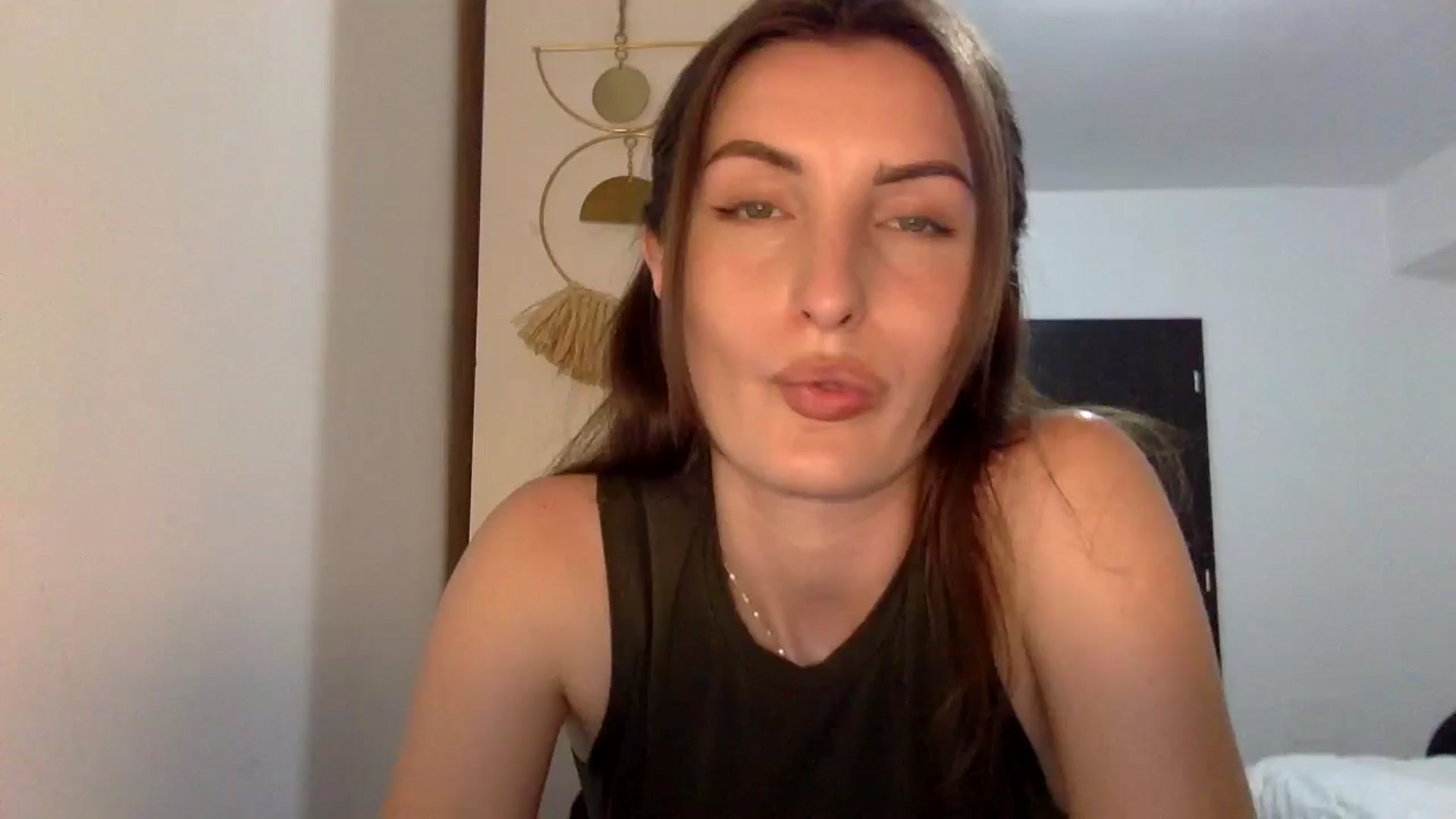 Gallery image thumbnail from EmilyNParis's myfreecams stream on, 06/08/2024, 19:51 image 4 of 20