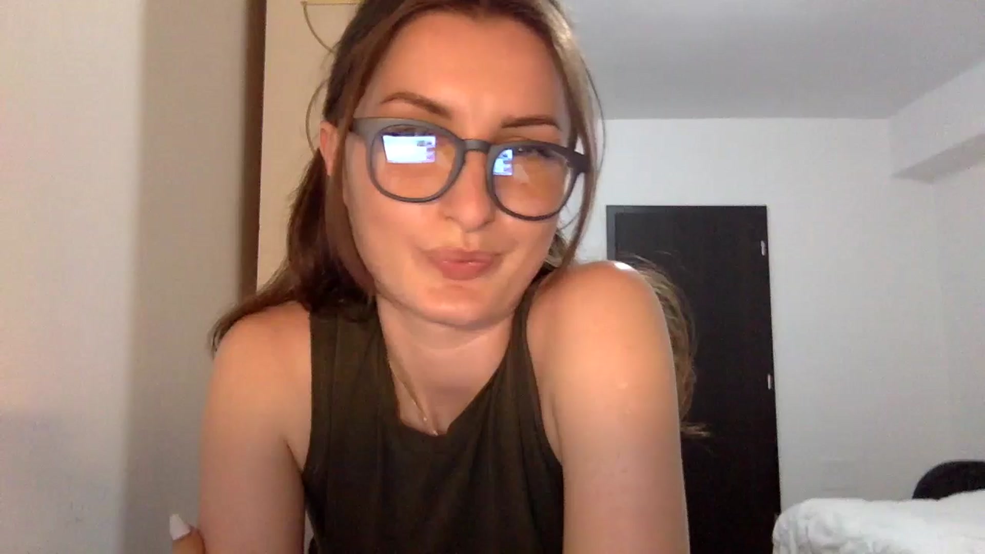 Gallery image thumbnail from EmilyNParis's myfreecams stream on, 06/08/2024, 21:26 image 9 of 20