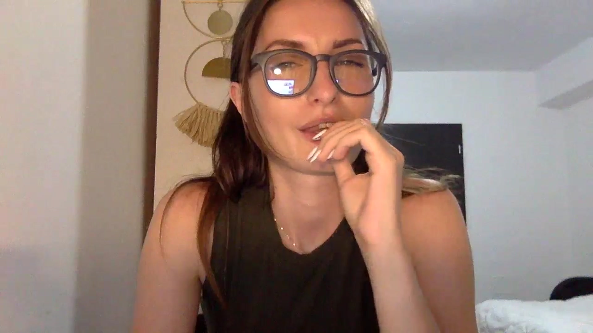 Gallery image thumbnail from EmilyNParis's myfreecams stream on, 06/08/2024, 21:26 image 13 of 20