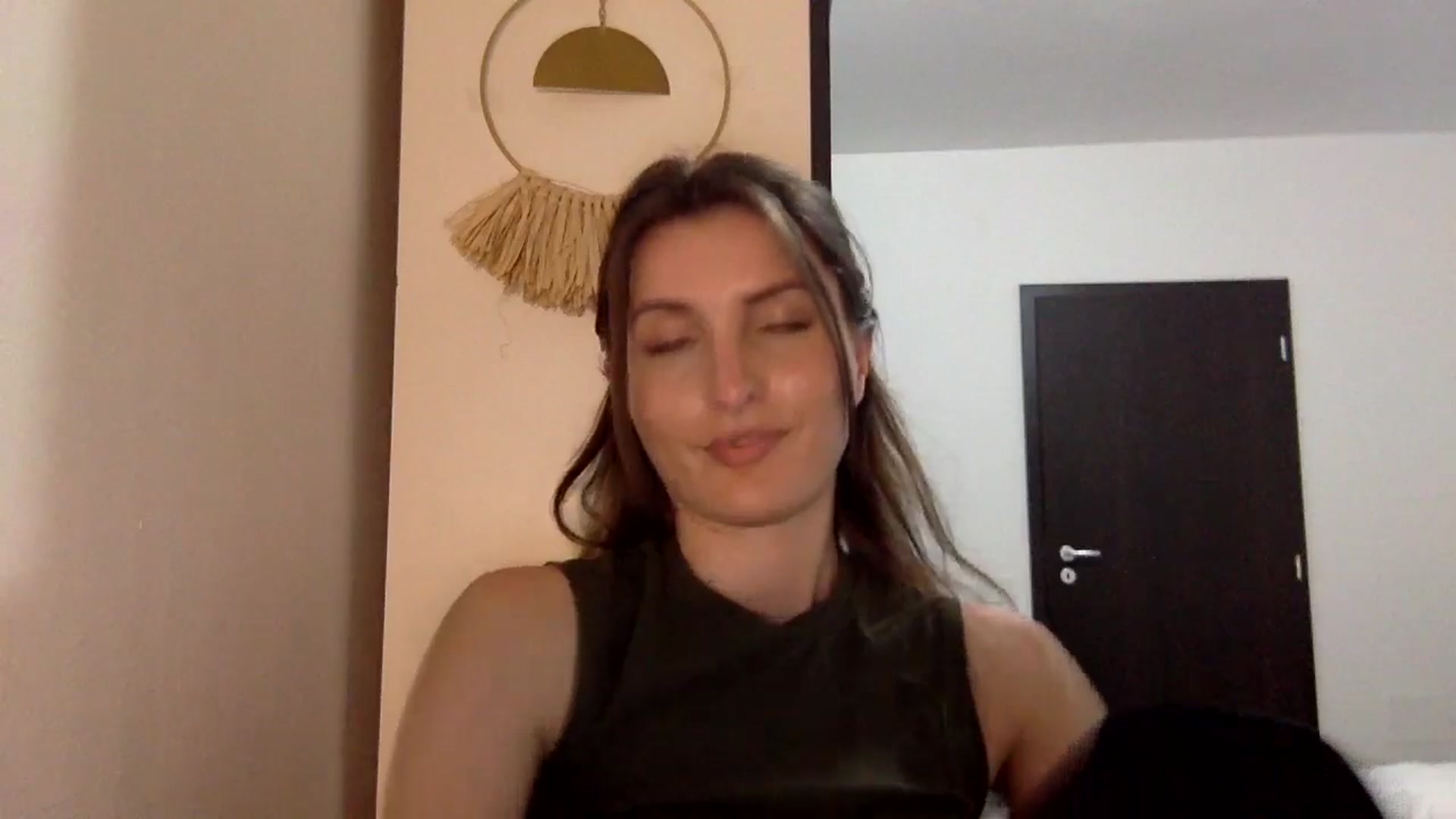 Gallery image thumbnail from EmilyNParis's myfreecams stream on, 06/09/2024, 24:02 image 15 of 20