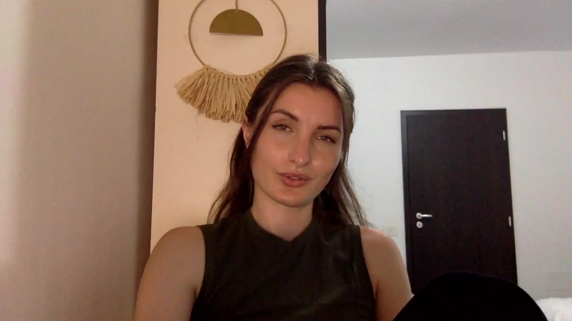 Gallery image thumbnail from EmilyNParis's myfreecams stream on, 06/09/2024, 24:02 image 14 of 20