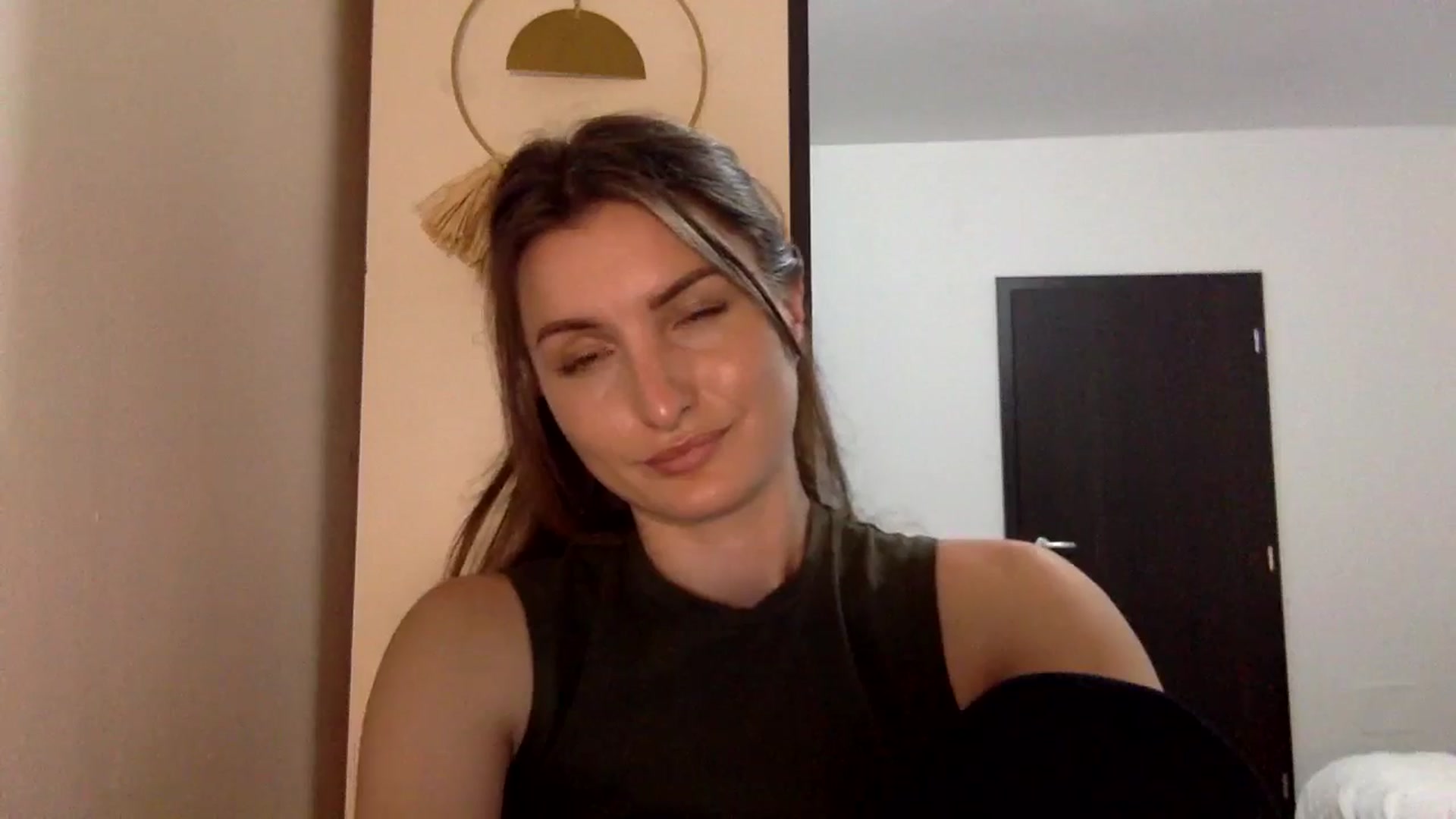 Gallery image thumbnail from EmilyNParis's myfreecams stream on, 06/09/2024, 24:26 image 8 of 20