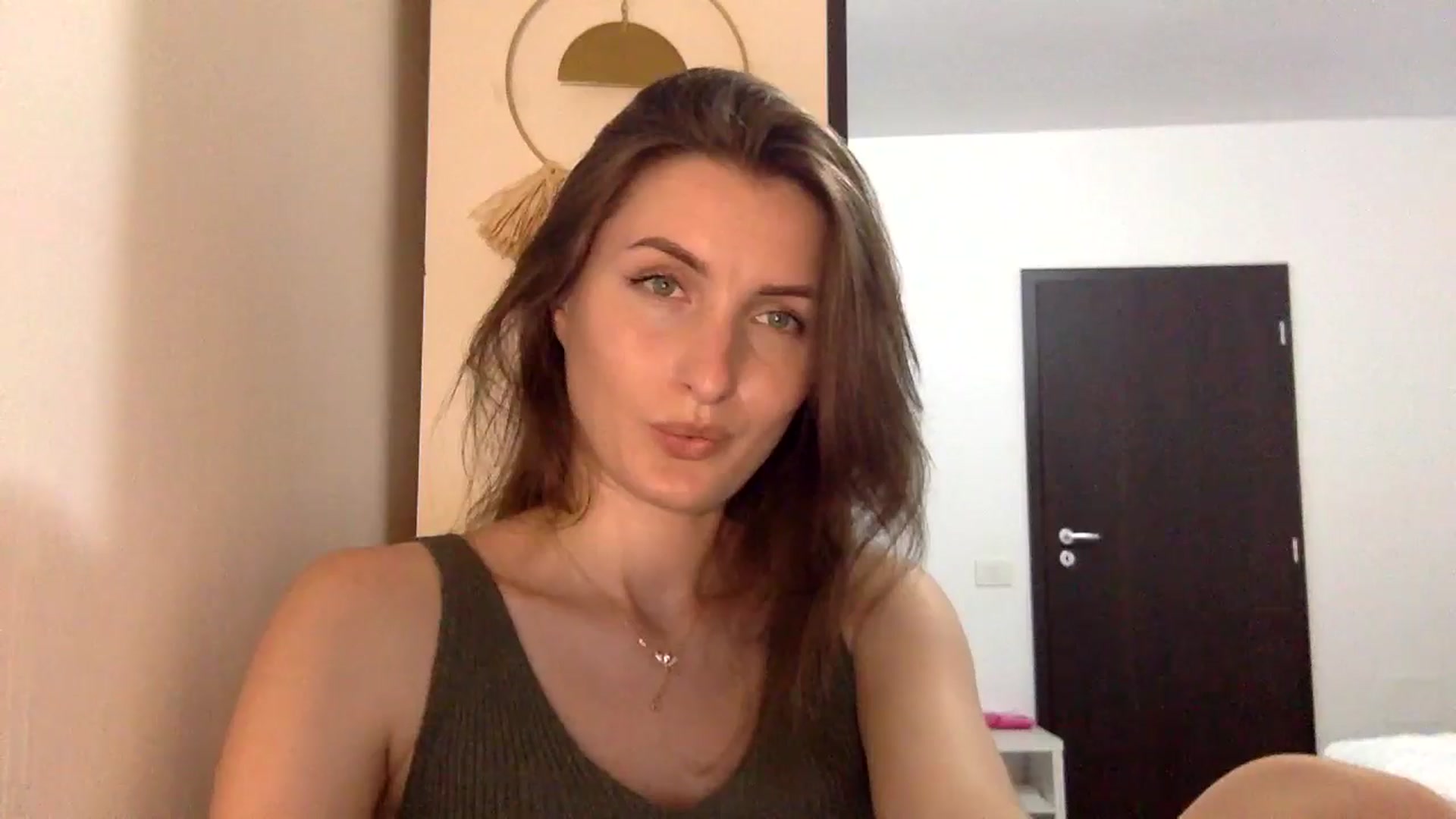 Gallery image thumbnail from EmilyNParis's myfreecams stream on, 06/10/2024, 20:05 image 13 of 20