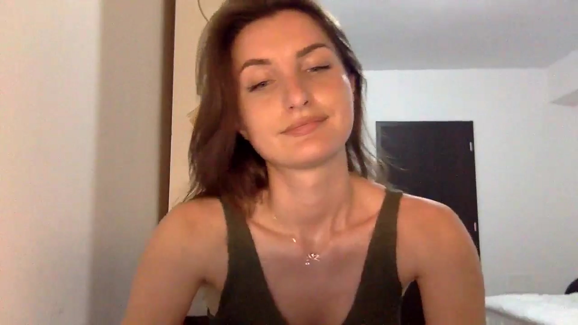Gallery image thumbnail from EmilyNParis's myfreecams stream on, 06/10/2024, 21:41 image 13 of 20