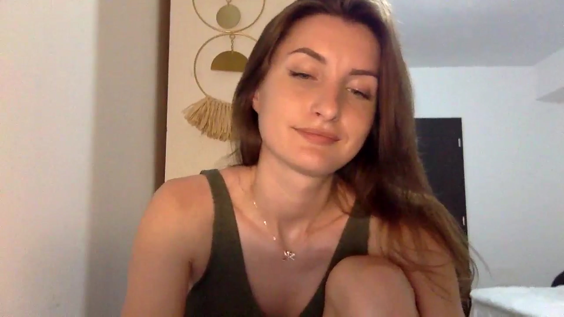 Gallery image thumbnail from EmilyNParis's myfreecams stream on, 06/10/2024, 21:41 image 16 of 20