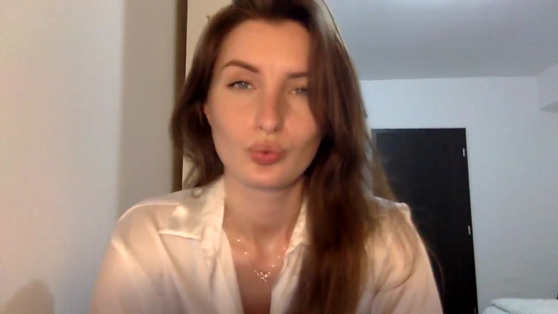 Gallery image thumbnail from EmilyNParis's myfreecams stream on, 06/15/2024, 19:48 image 6 of 20