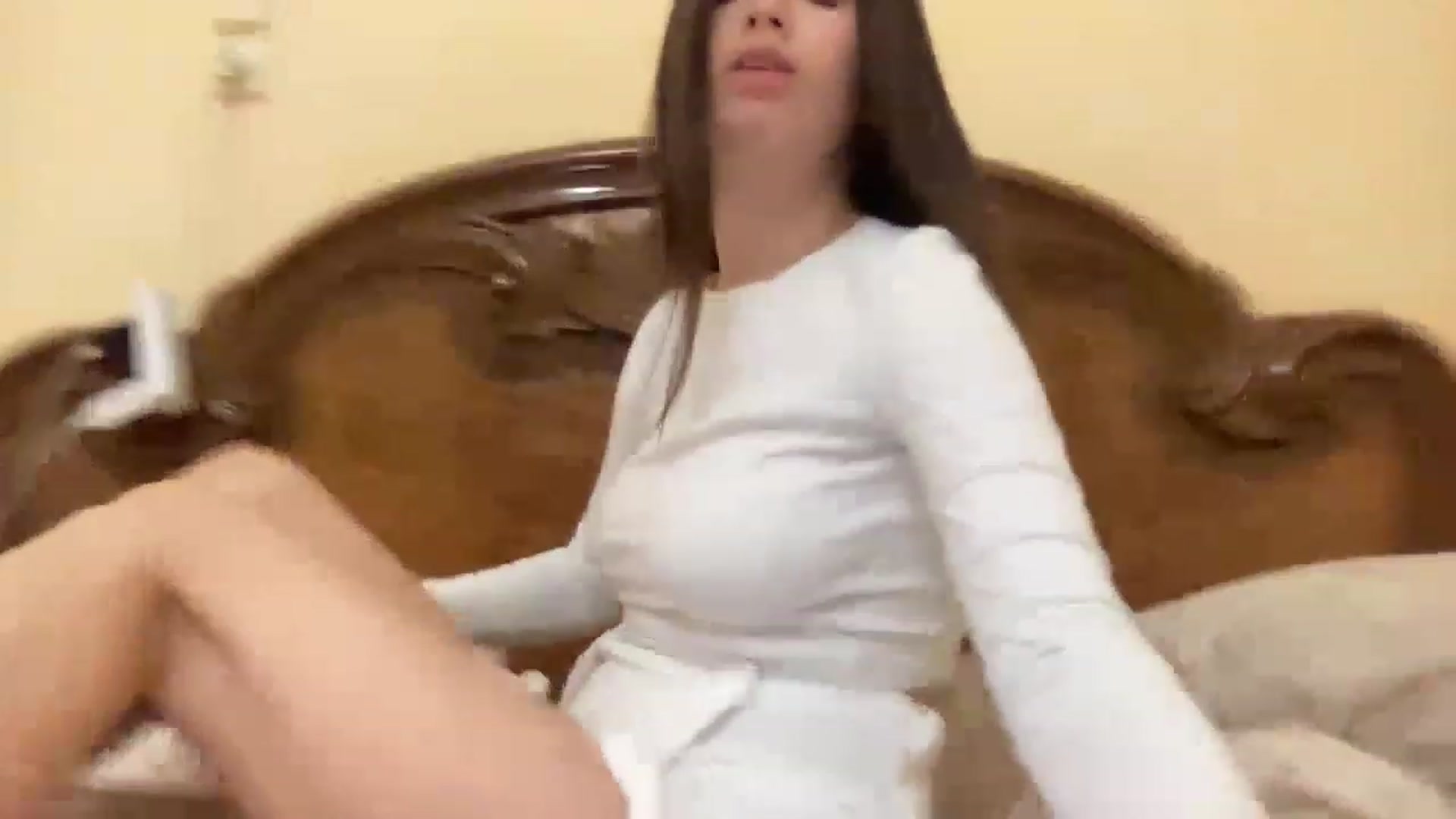 Gallery image thumbnail from EmilyPariss's myfreecams stream on, 12/24/2022, 19:32 image 15 of 20