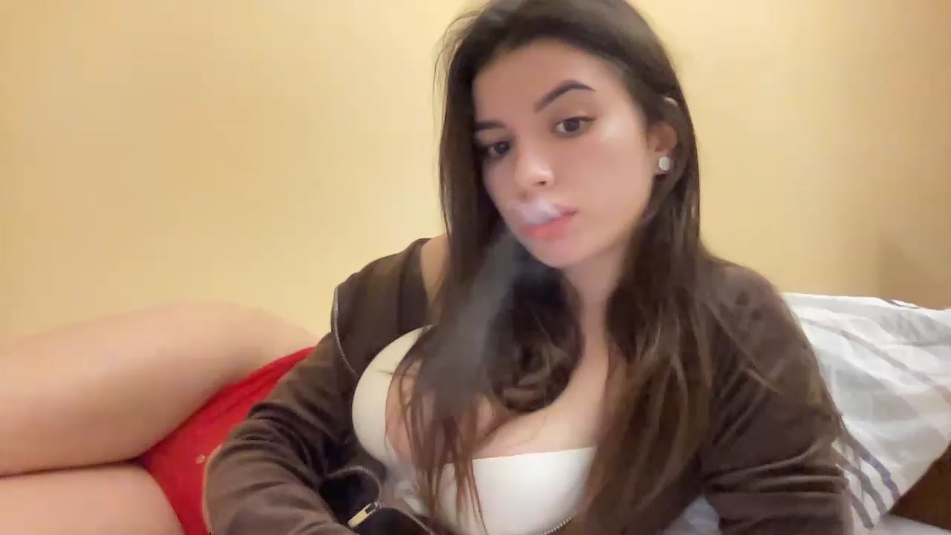 Gallery image thumbnail from EmilyPariss's myfreecams stream on, 12/26/2022, 21:56 image 17 of 20