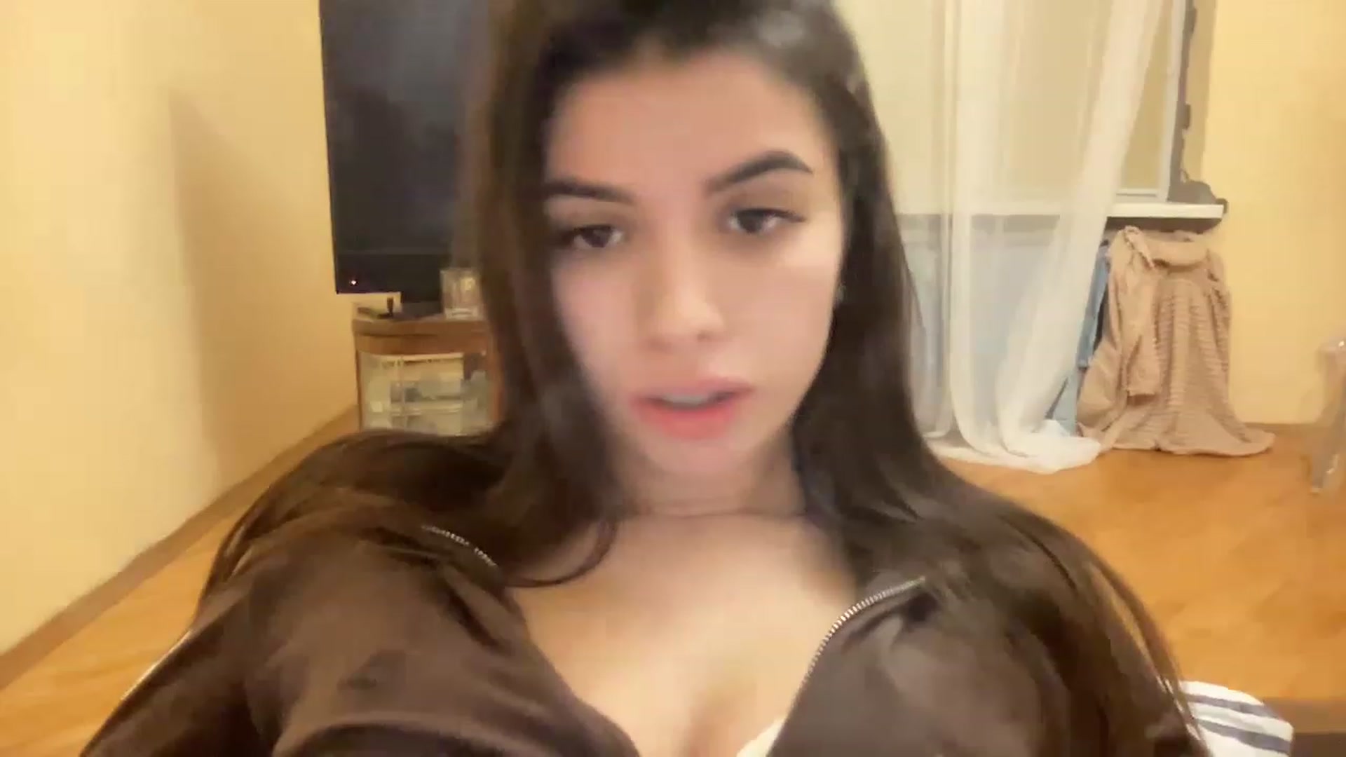Gallery image thumbnail from EmilyPariss's myfreecams stream on, 12/26/2022, 21:56 image 10 of 20