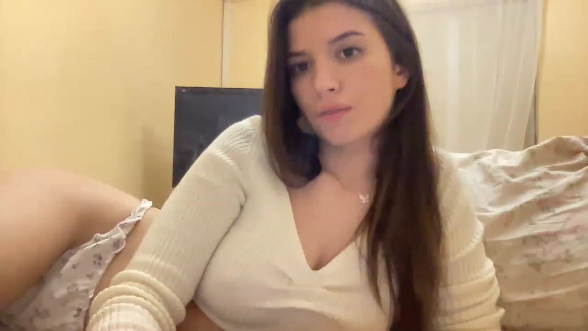 Gallery image thumbnail from EmilyPariss's myfreecams stream on, 01/03/2023, 18:55 image 7 of 20
