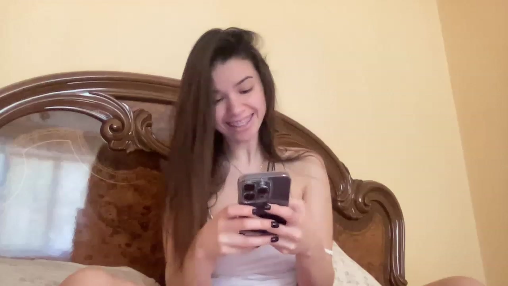 Gallery image thumbnail from EmilyPariss's myfreecams stream on, 03/14/2023, 13:07 image 19 of 20