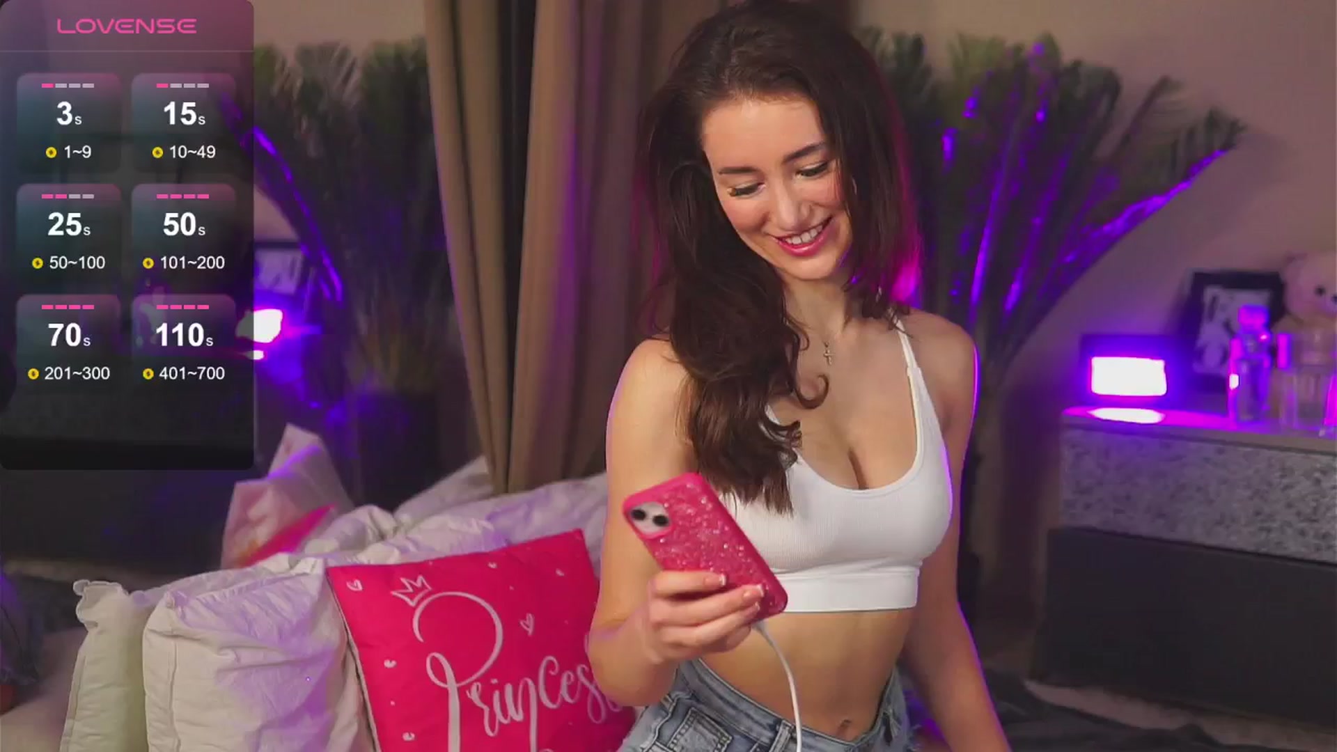 Gallery image thumbnail from EmilyRaymont's myfreecams stream on, 11/26/2024, 22:23 image 18 of 20
