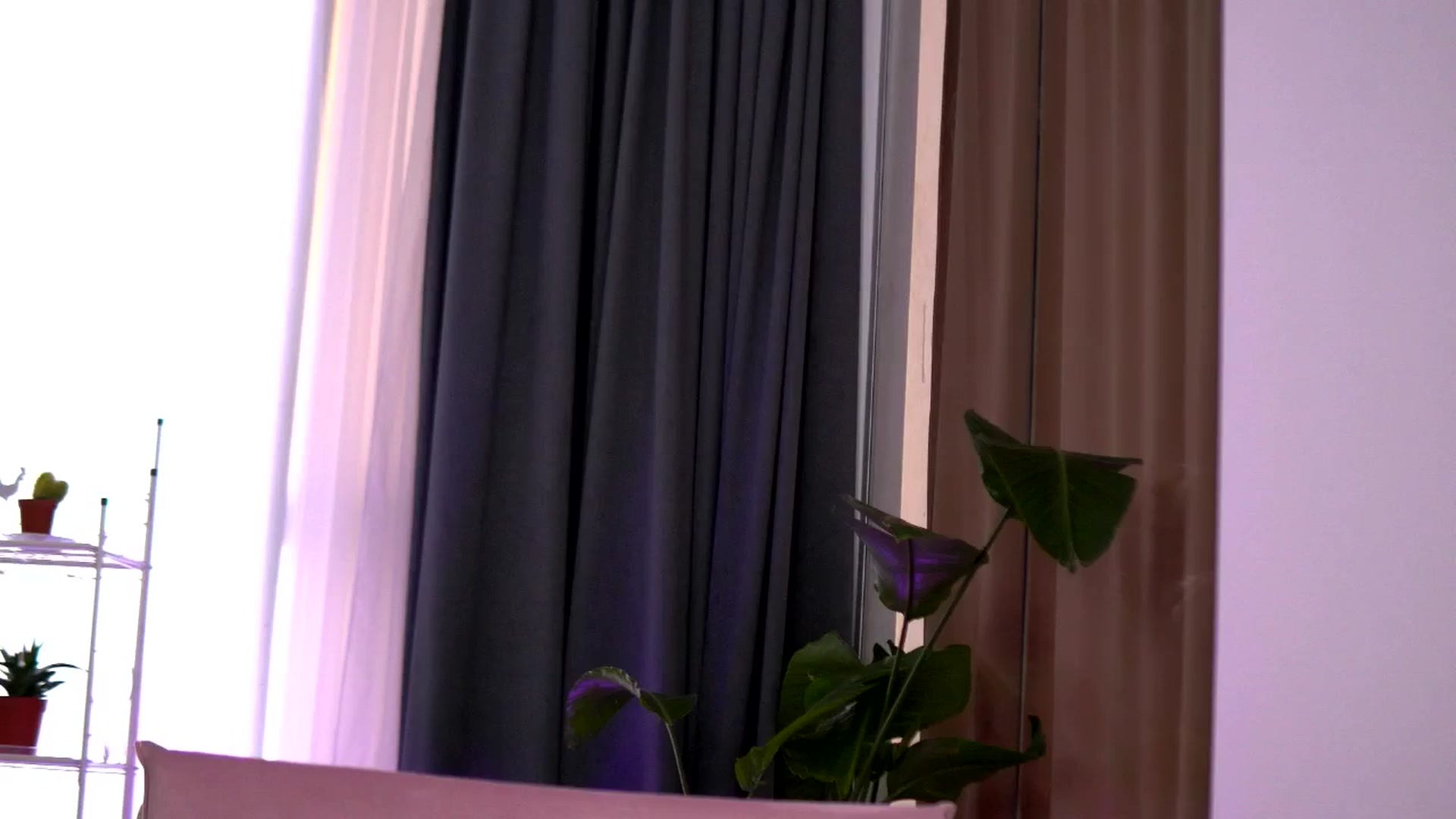Gallery image thumbnail from EmilyRaymont's myfreecams stream on, 04/08/2025, 04:31 image 16 of 20