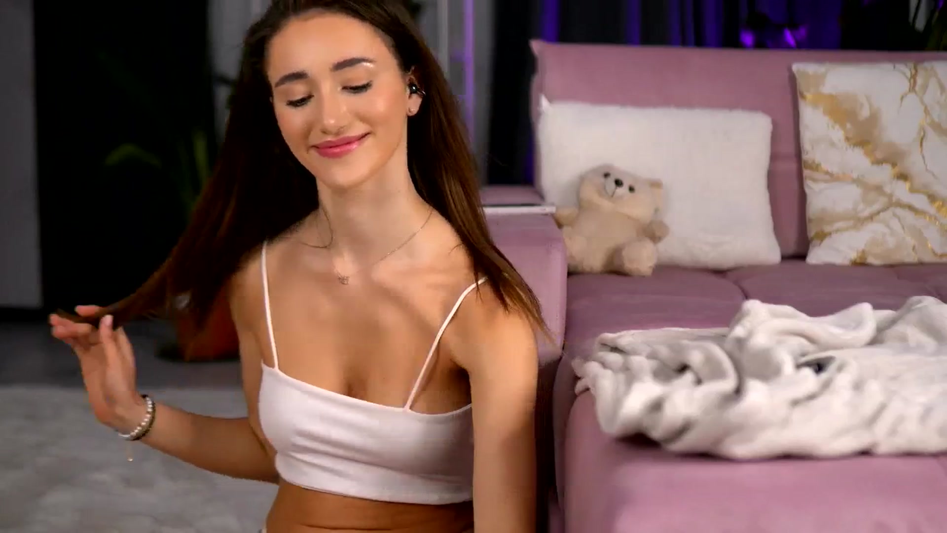 Gallery image thumbnail from EmilyRaymont's myfreecams stream on, 04/27/2025, 02:16 image 13 of 20