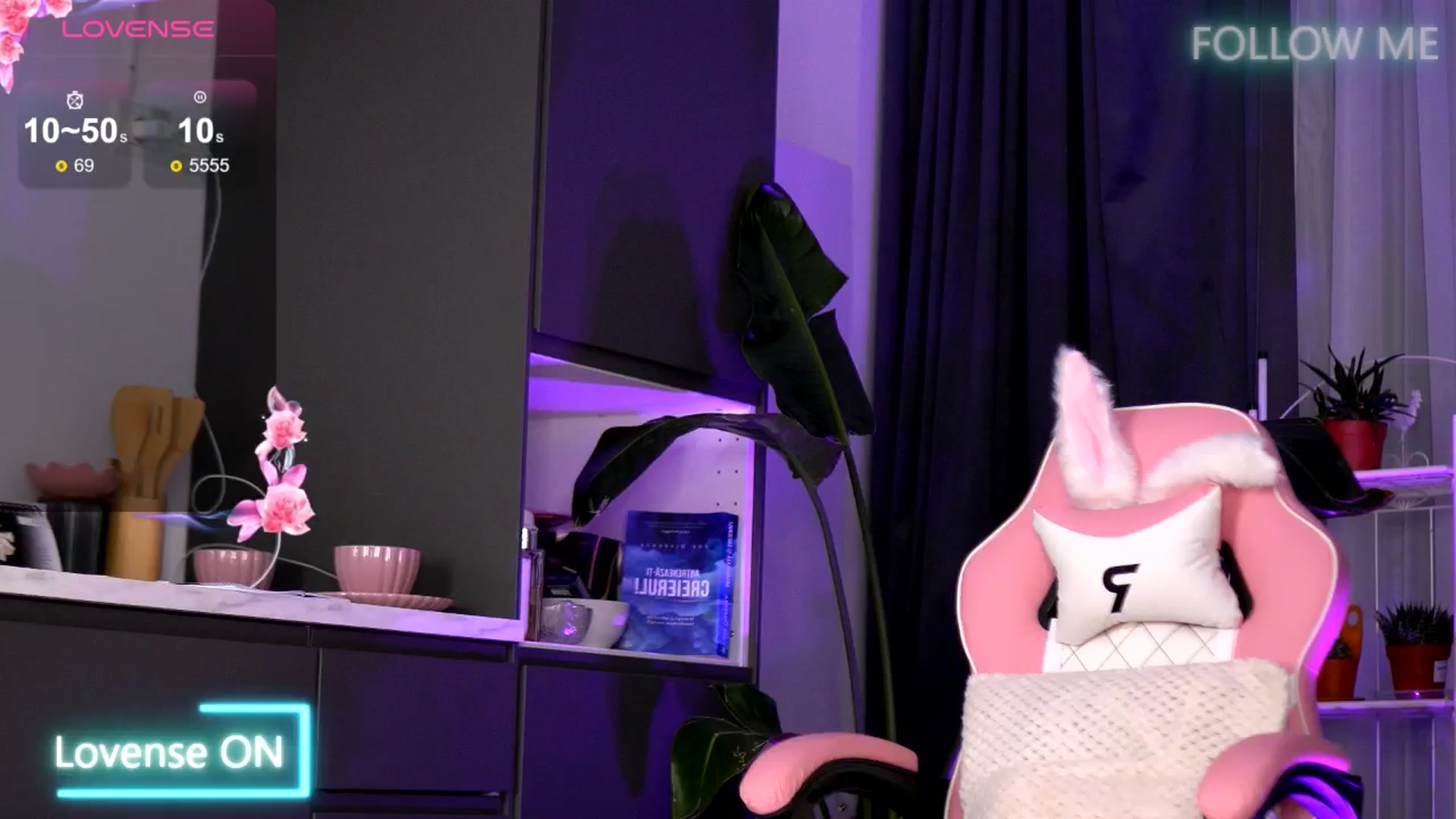 Gallery image thumbnail from EmilyRaymont's myfreecams stream on, 06/25/2025, 01:44 image 3 of 20