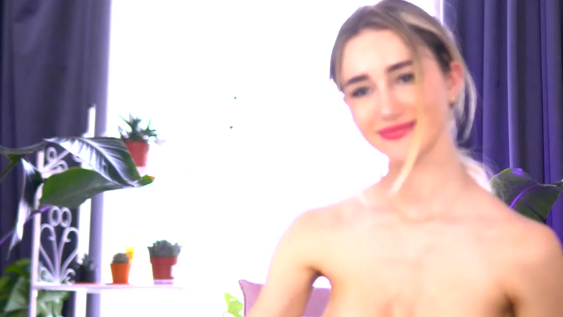 Gallery image thumbnail from EmilyRaymont's myfreecams stream on, 06/26/2025, 04:35 image 16 of 20