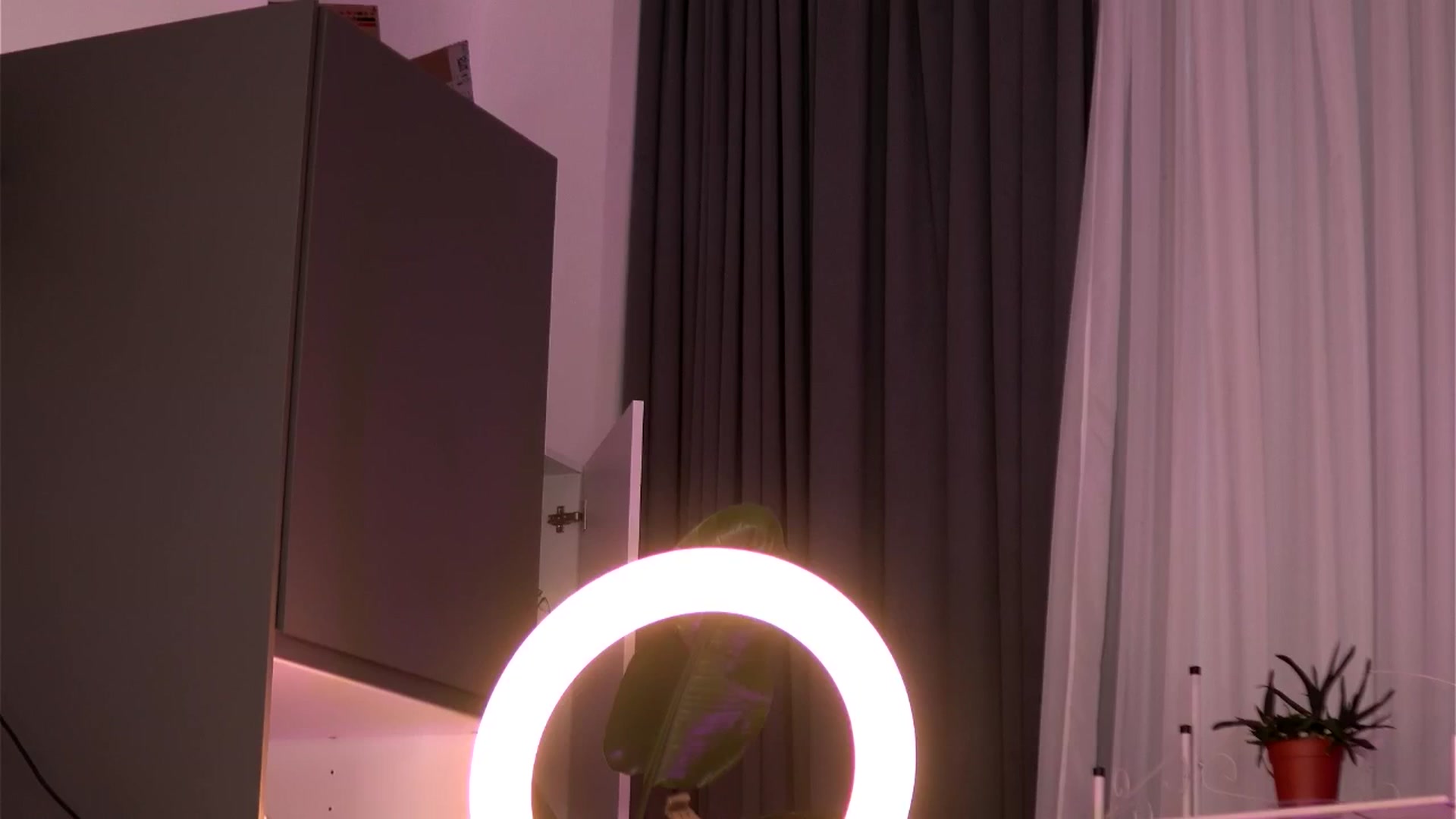 Gallery image thumbnail from EmilyRaymont's myfreecams stream on, 07/31/2025, 03:32 image 2 of 20