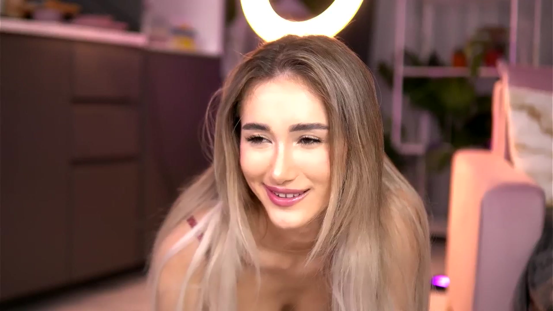 Gallery image thumbnail from EmilyRaymont's myfreecams stream on, 08/02/2025, 21:47 image 4 of 20