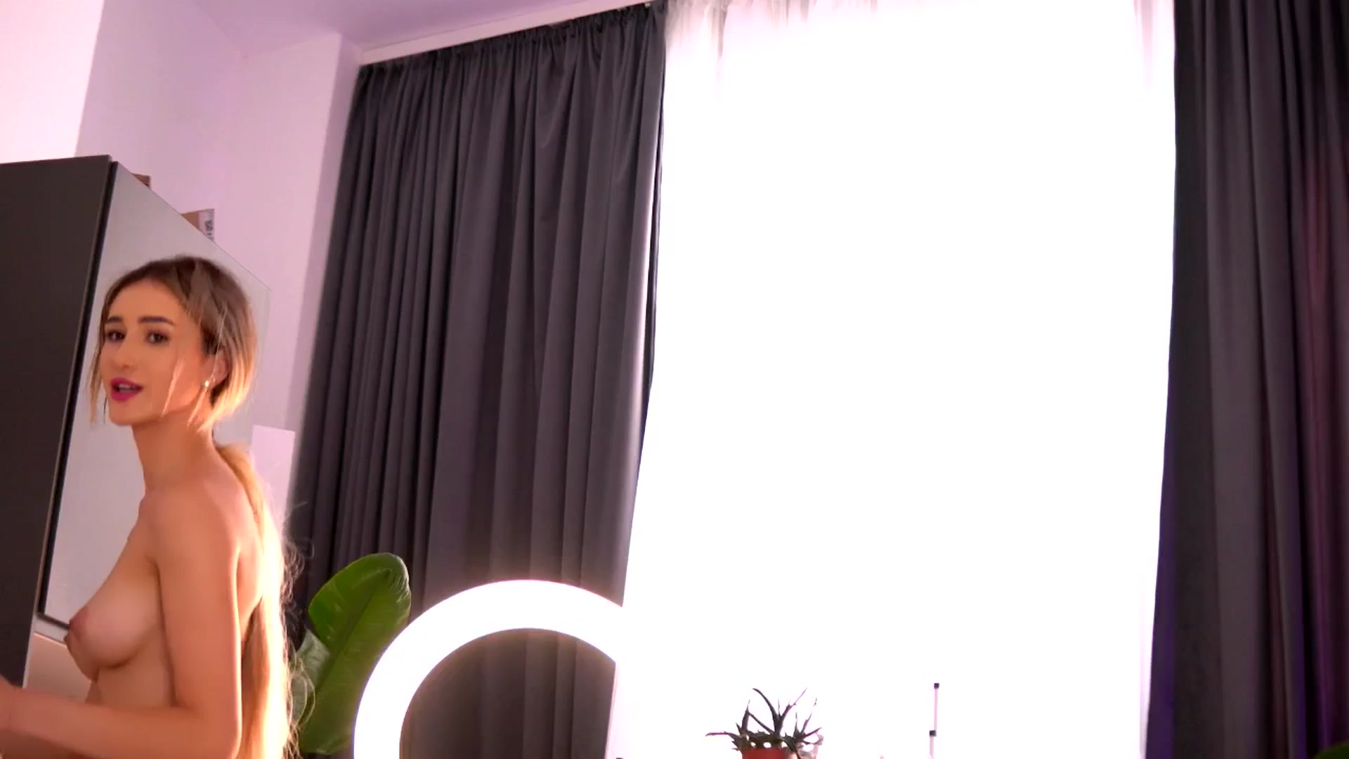 Gallery image thumbnail from EmilyRaymont's myfreecams stream on, 08/12/2025, 12:15 image 10 of 20