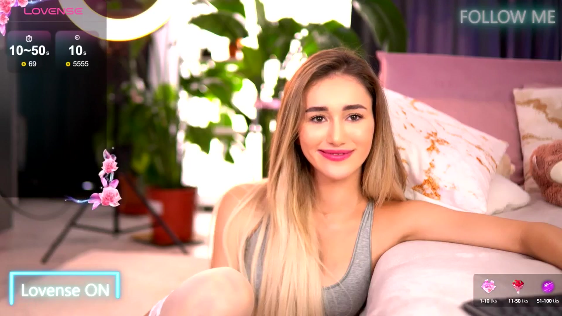 Gallery image thumbnail from EmilyRaymont's myfreecams stream on, 08/26/2025, 10:32 image 9 of 20