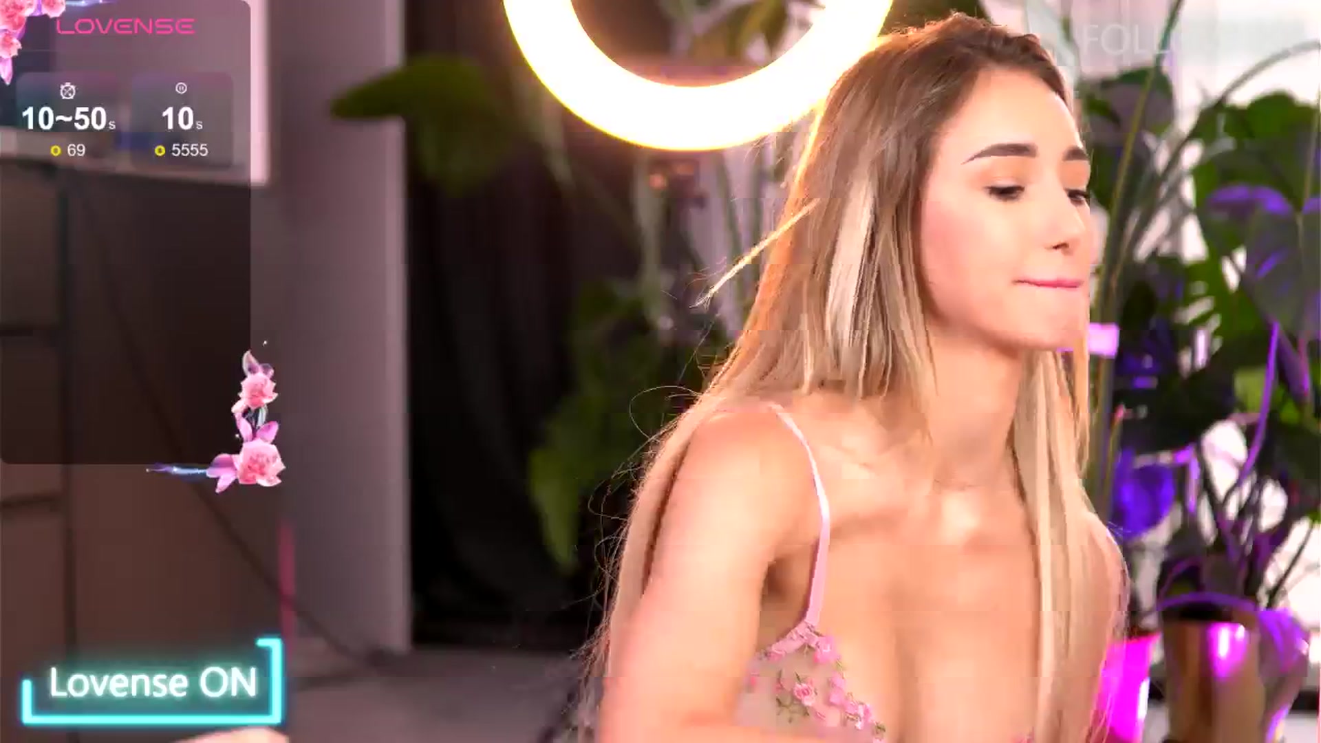 Gallery image thumbnail from EmilyRaymont's myfreecams stream on, 08/31/2025, 07:19 image 11 of 20