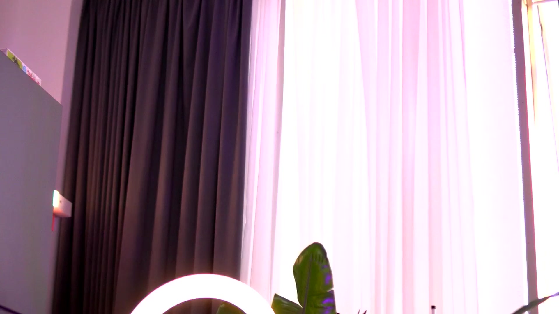 Gallery image thumbnail from EmilyRaymont's myfreecams stream on, 09/04/2025, 04:53 image 8 of 20