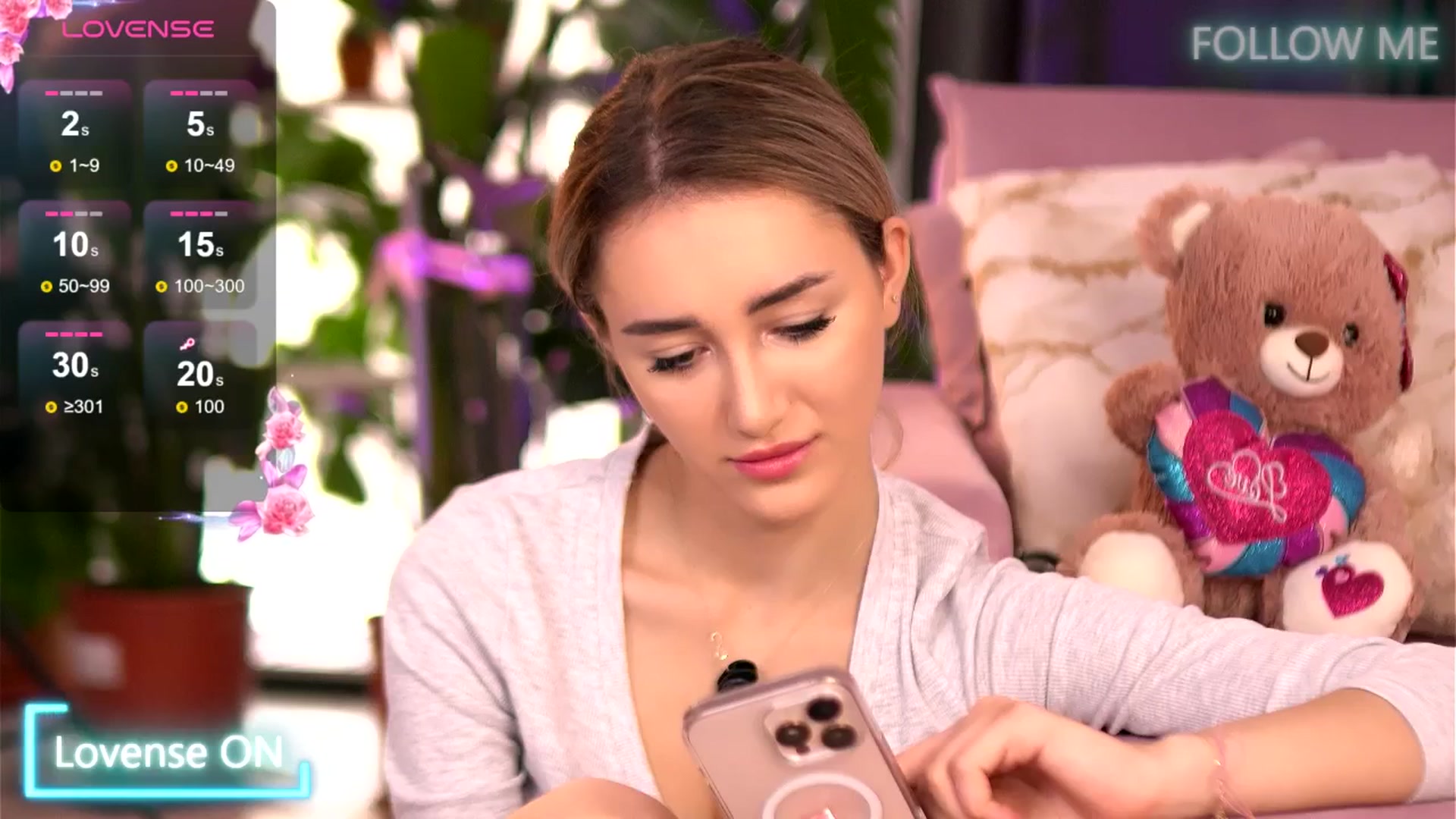 Gallery image thumbnail from EmilyRaymont's myfreecams stream on, 09/15/2025, 05:36 image 17 of 20