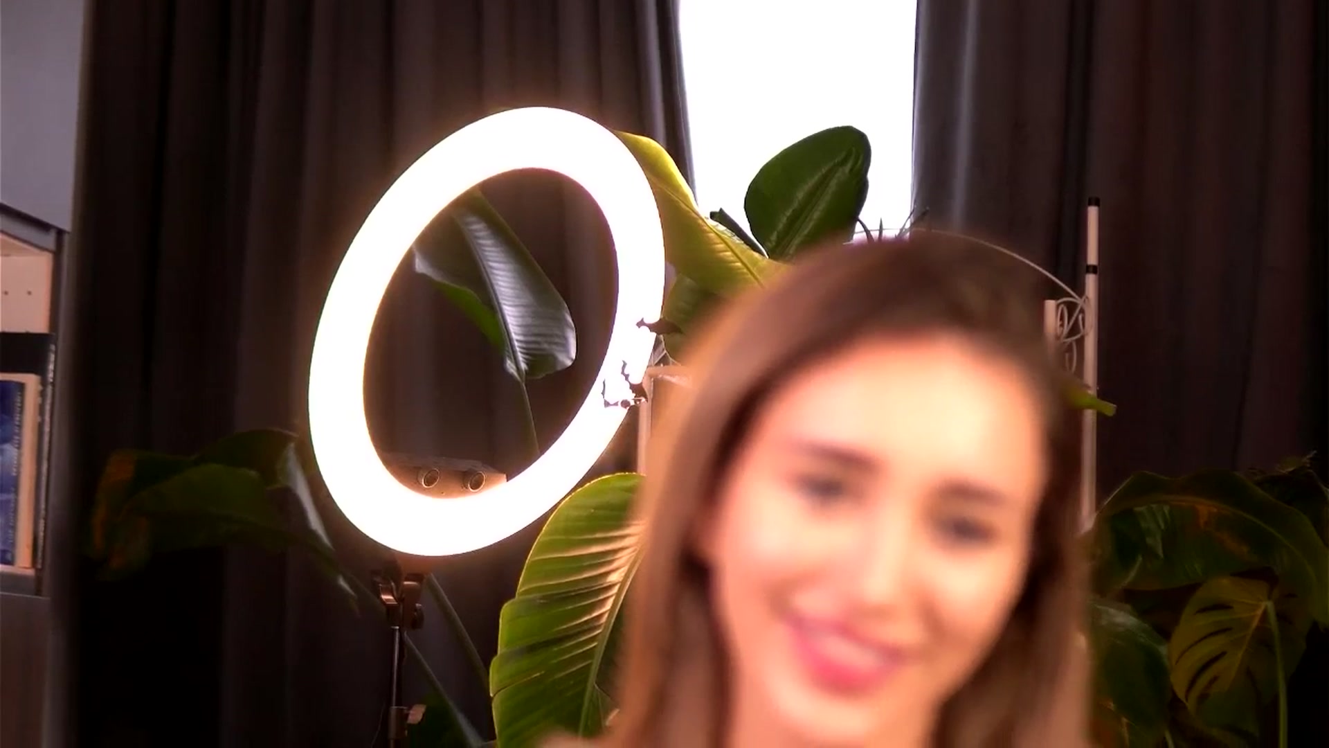 Gallery image thumbnail from EmilyRaymont's myfreecams stream on, 11/14/2025, 07:29 image 15 of 20
