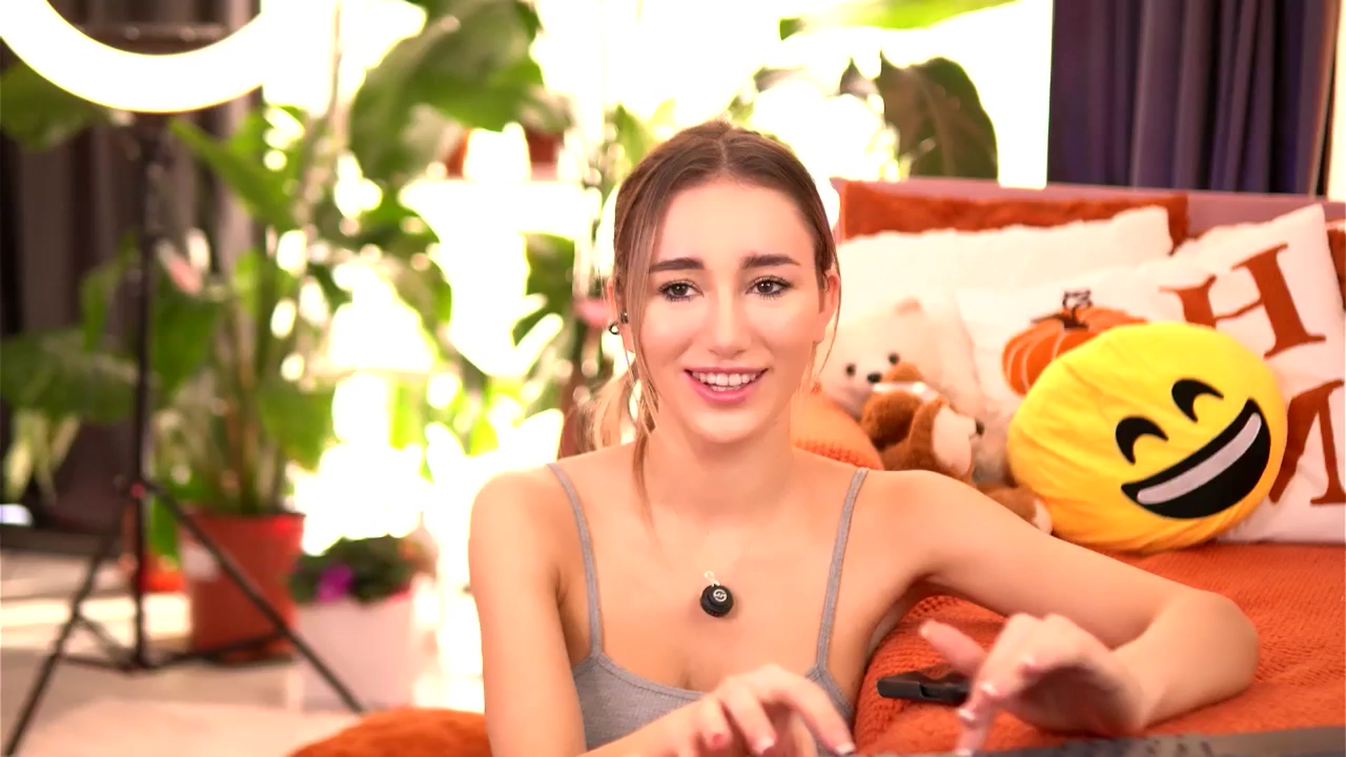 Gallery image thumbnail from EmilyRaymont's myfreecams stream on, 11/22/2025, 06:49 image 12 of 20