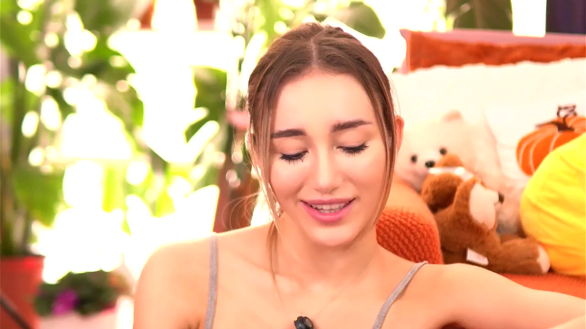 Gallery image thumbnail from EmilyRaymont's myfreecams stream on, 11/22/2025, 07:15 image 10 of 20